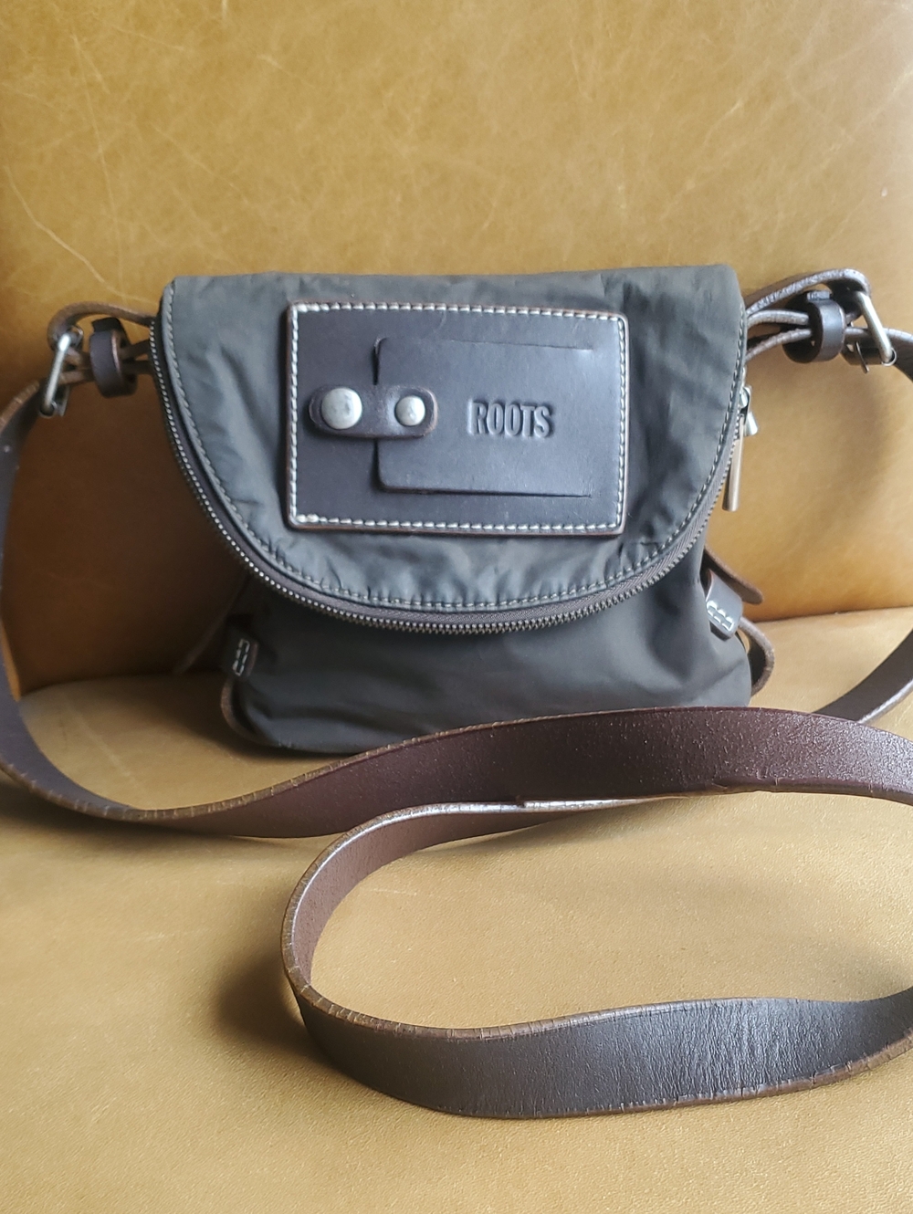 Vintage Roots Khaki Crossbody Messenger Bag with Brown Leather Accents